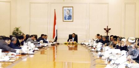 د. مجور لدى ترؤسه اجتماع مجلس الوزراء أمس